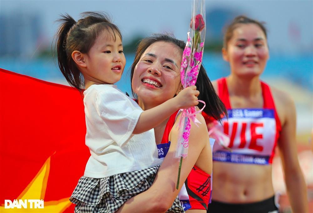 Nguyễn Thị Huyền: 15 năm qua, nhiều lúc tôi vừa ngâm chân vừa khóc-4