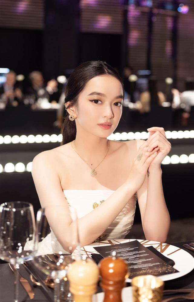 Nhan sắc đời thực của diễn viên cao 1m50 đóng phim Người Vợ Cuối Cùng-11