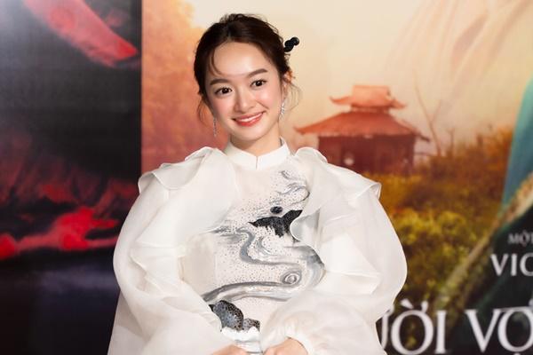 Sắc vóc đời thường của nữ diễn viên 27 tuổi vừa gia nhập vũ trụ phim VFC-12