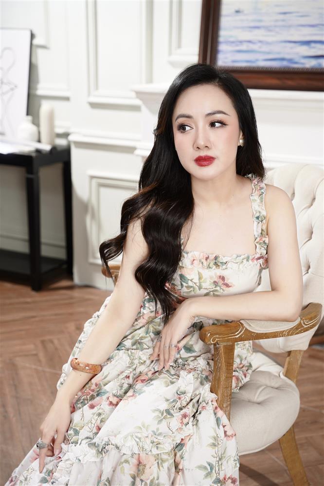 BTV Hoài Anh đẹp rạng ngời tuổi 43, được khen là lão hóa ngược-4