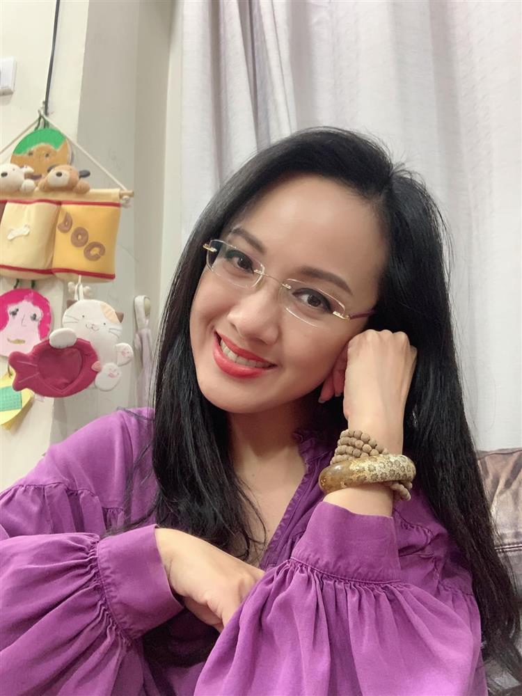 BTV Hoài Anh đẹp rạng ngời tuổi 43, được khen là lão hóa ngược-9