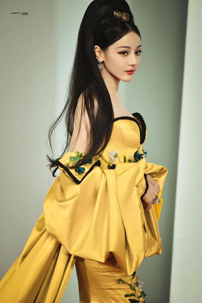 Stylist Nhiệt Ba nói gì khi bị chỉ trích vì lên đồ tệ cho cô tại Elle Thịnh Điển?-2