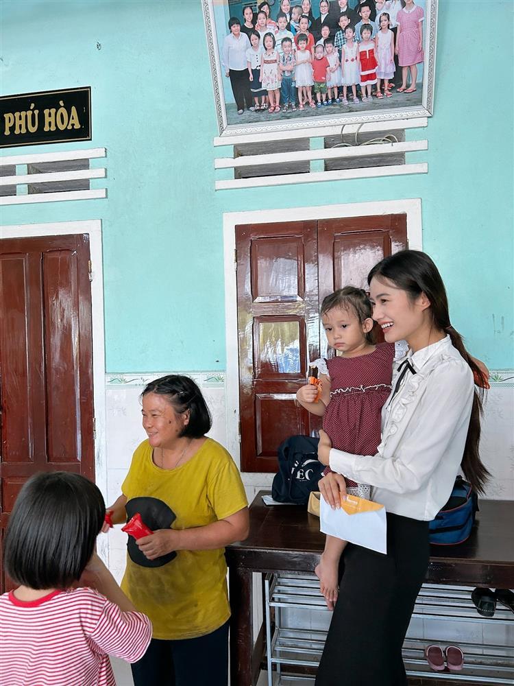 Thấy gì từ hai lần xin lỗi của Hoa hậu Ý Nhi-3