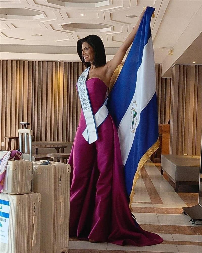 Người đẹp Colombia bế con ra sân bay đi thi Hoa hậu Hoàn vũ-7