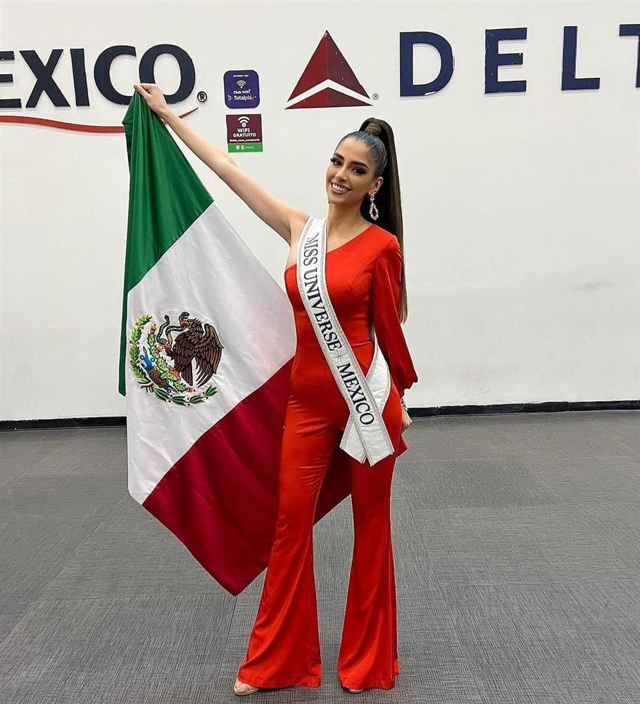 Người đẹp Colombia bế con ra sân bay đi thi Hoa hậu Hoàn vũ-13