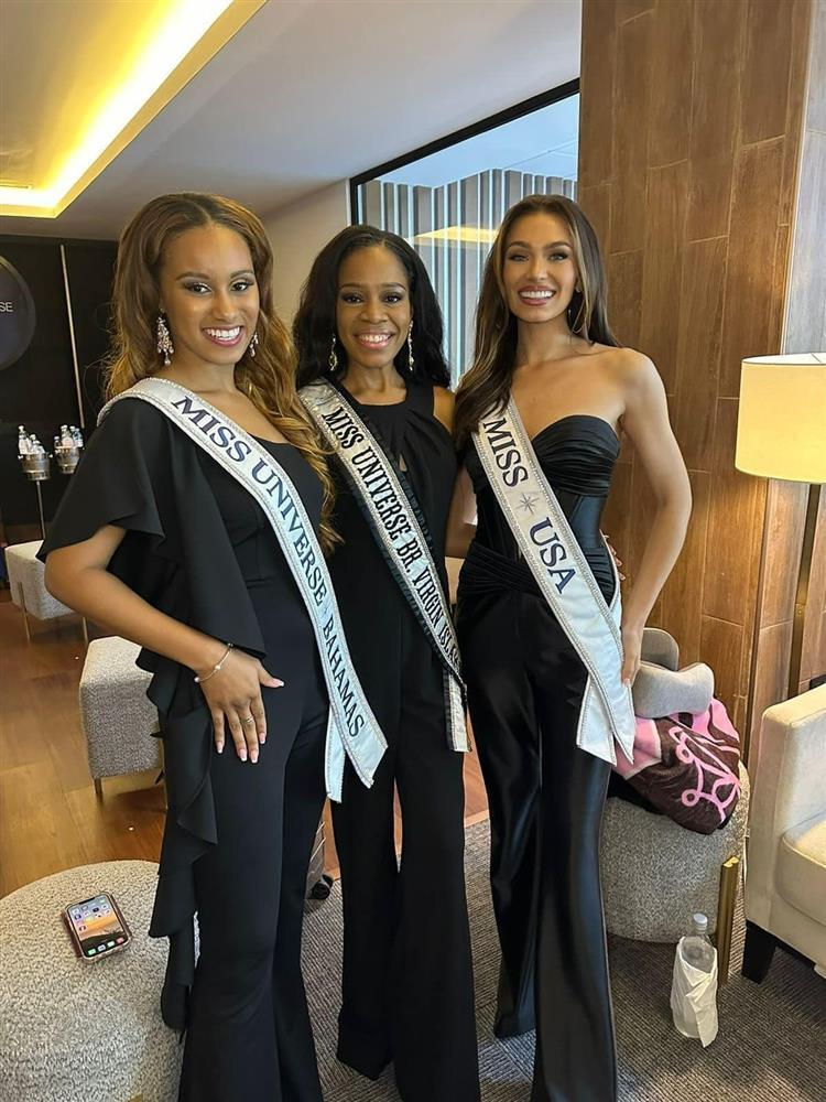 Người đẹp Colombia bế con ra sân bay đi thi Hoa hậu Hoàn vũ-19