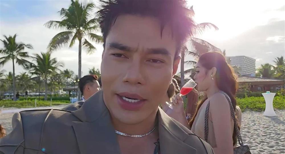 Dàn sao nữ mặc đầm hai dây ăn cưới Puka - Gin Tuấn Kiệt-1