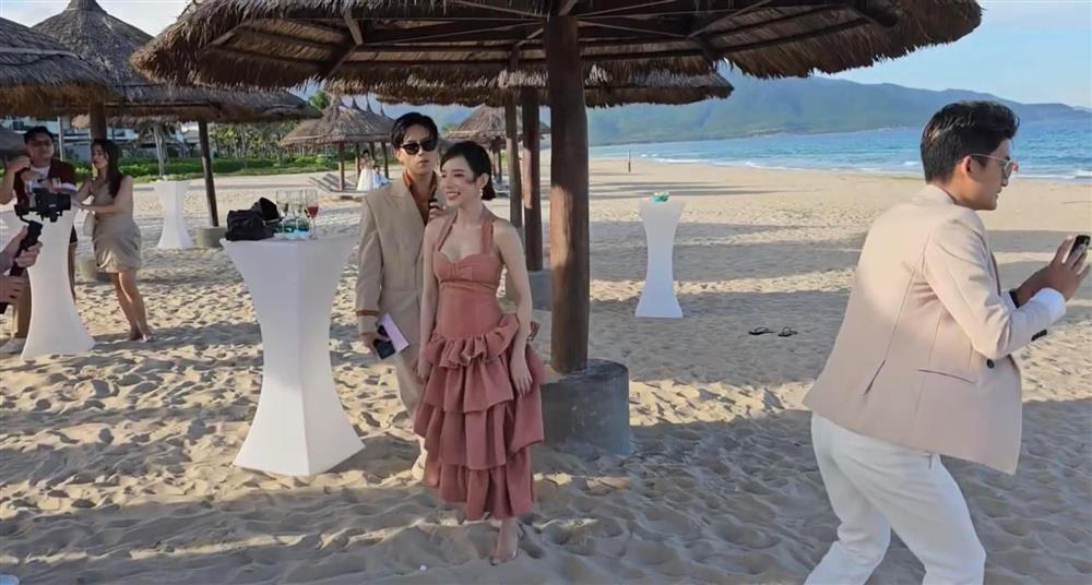 Dàn sao nữ mặc đầm hai dây ăn cưới Puka - Gin Tuấn Kiệt-9