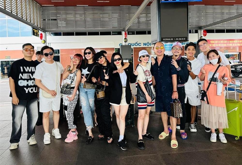 Dàn sao nữ mặc đầm hai dây ăn cưới Puka - Gin Tuấn Kiệt-11