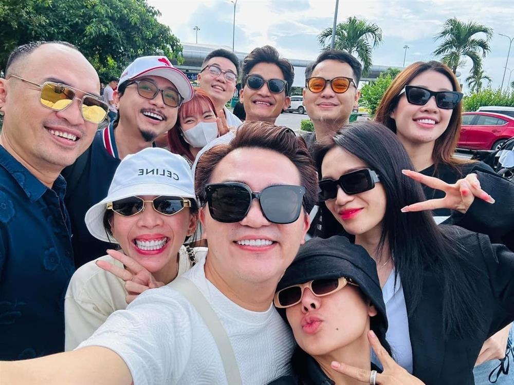 Dàn sao nữ mặc đầm hai dây ăn cưới Puka - Gin Tuấn Kiệt-12