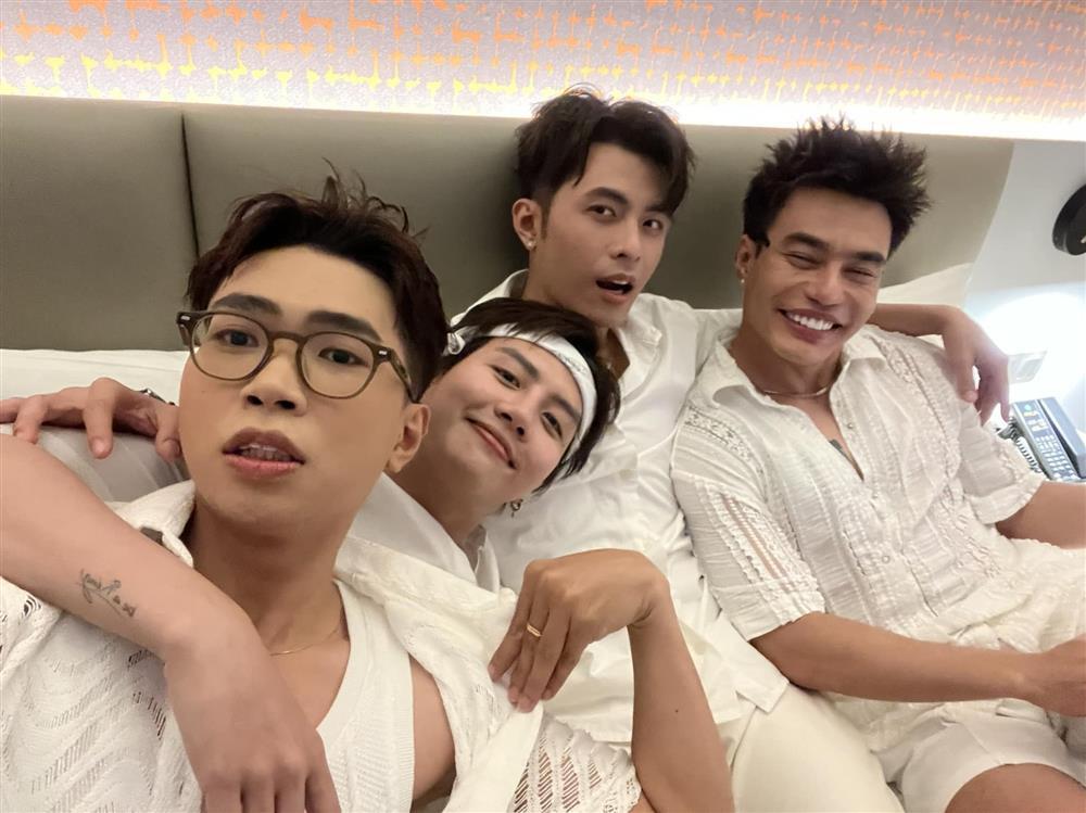 Dàn sao nữ mặc đầm hai dây ăn cưới Puka - Gin Tuấn Kiệt-14