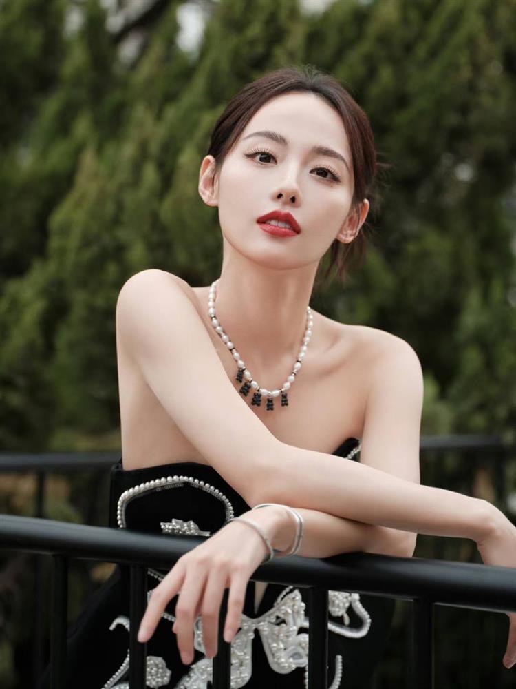 Tương lai của chị đẹp Trương Gia Nghê trở nên mờ mịt-1