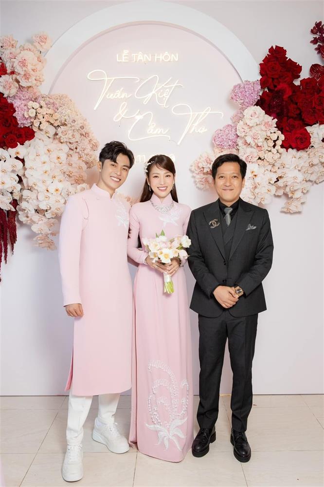 Nhã Phương tỉnh ngủ khi thấy Trường Giang tươi cười bên cô gái lạ-4