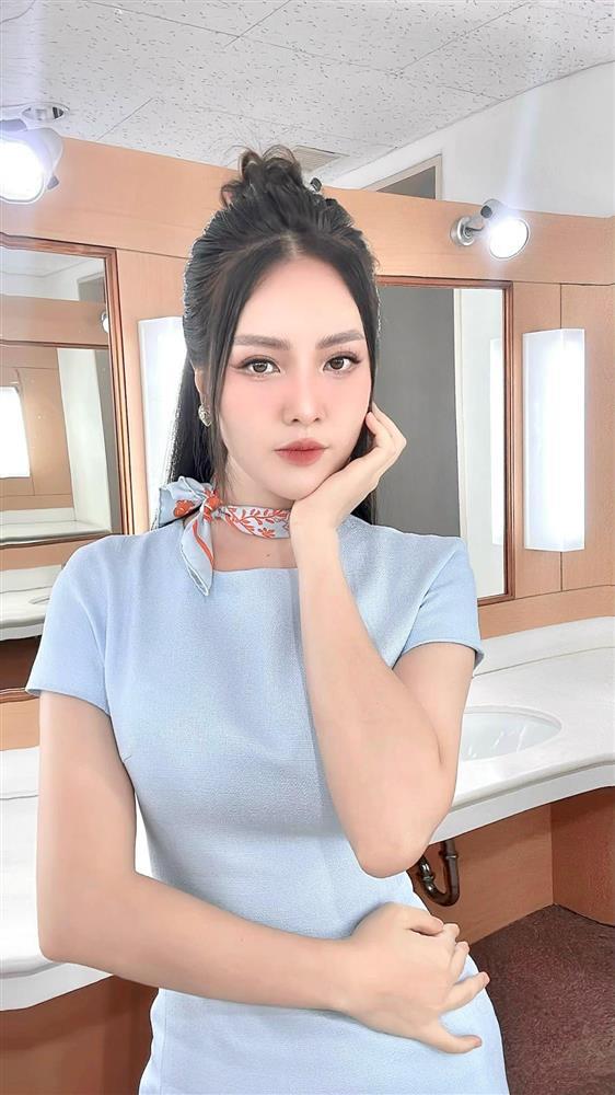 BTV Thụy Vân buồn vì sự cố bất khả kháng trên sóng VTV trưa 4/11-1