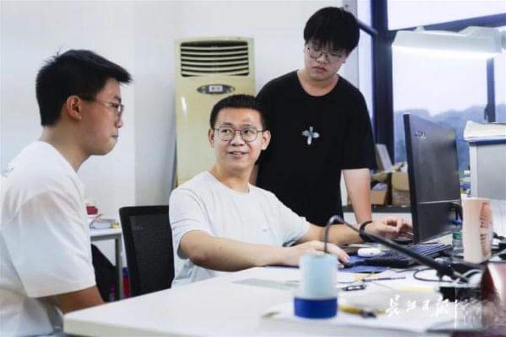 Chàng trai 21 tuổi tốt nghiệp cao đẳng từ chối lời mời làm phó giáo sư trường ĐH-2