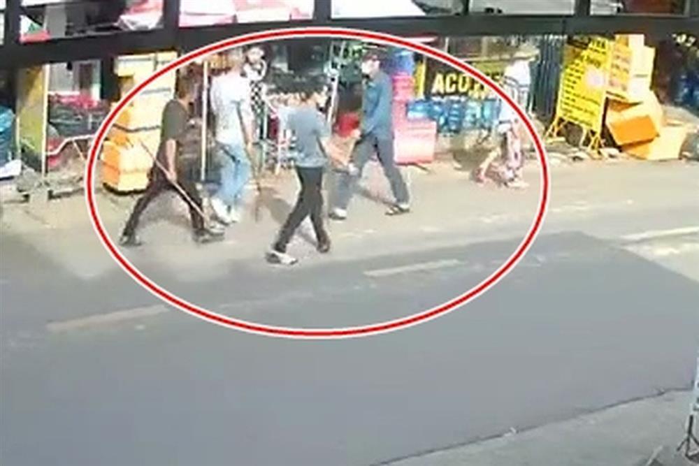 Truy tìm nhóm thanh niên tấn công một phụ nữ ở Khánh Hòa-1