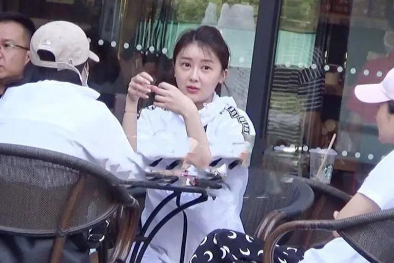 Từng là mỹ nhân đẹp nhất Trung Quốc, Cam Vy phải đi tiếp rượu vì nợ nần-1