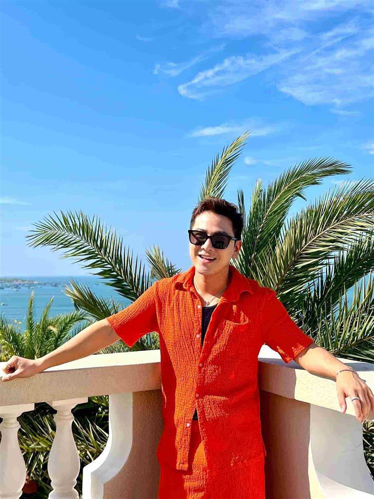 Ca sĩ Việt kiều mặc quần thiết kế kỳ cục khiến khán giả đỏ mặt-6