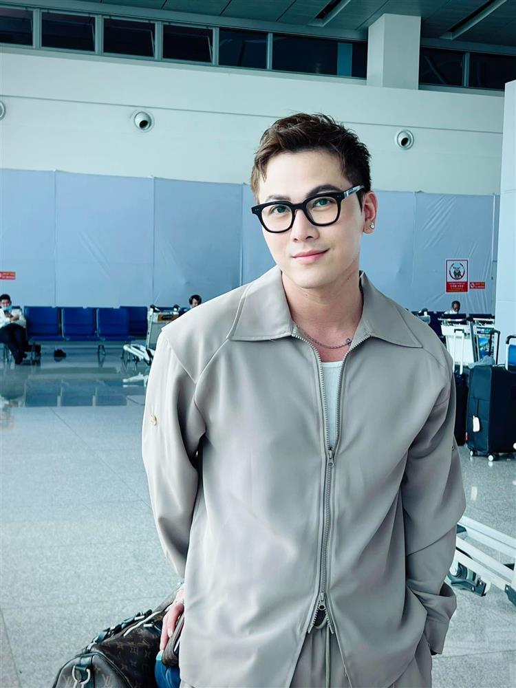 Ca sĩ Việt kiều mặc quần thiết kế kỳ cục khiến khán giả đỏ mặt-7