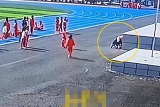 Học sinh lớp 2 đột tử sau khi chạy 50m trong giờ Thể dục, gia đình kiện trường