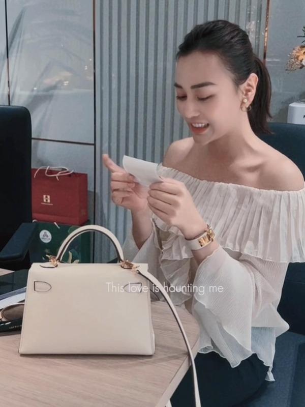 Trùng lặp giữa đời thường và phim của Phương Oanh: Cùng cưới cá mập và mang thai đôi-1