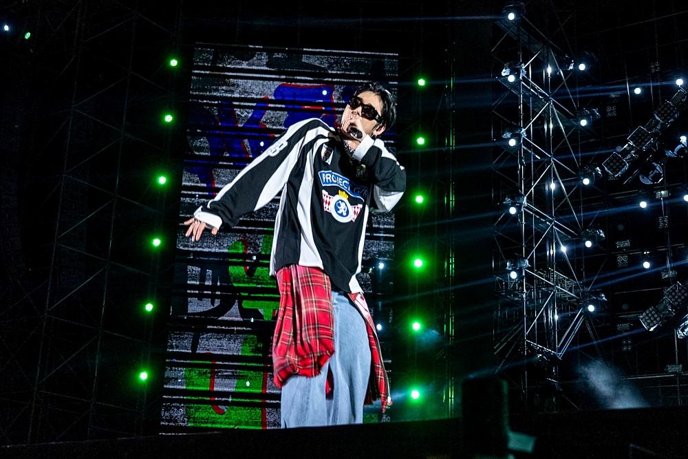 HyunA táo bạo đổ nước ướt áo trước hàng ngàn khán giả Việt-4