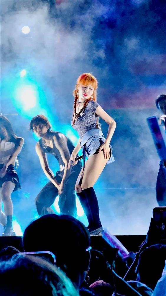 HyunA khoe vũ đạo táo bạo trước hàng ngàn khán giả Việt-7