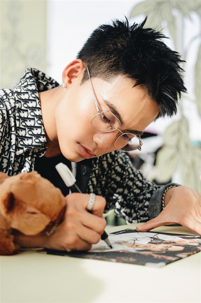 Ca sĩ MONO ẩn ý sự trở lại bằng triển lãm nghệ thuật độc đáo mới lạ-3