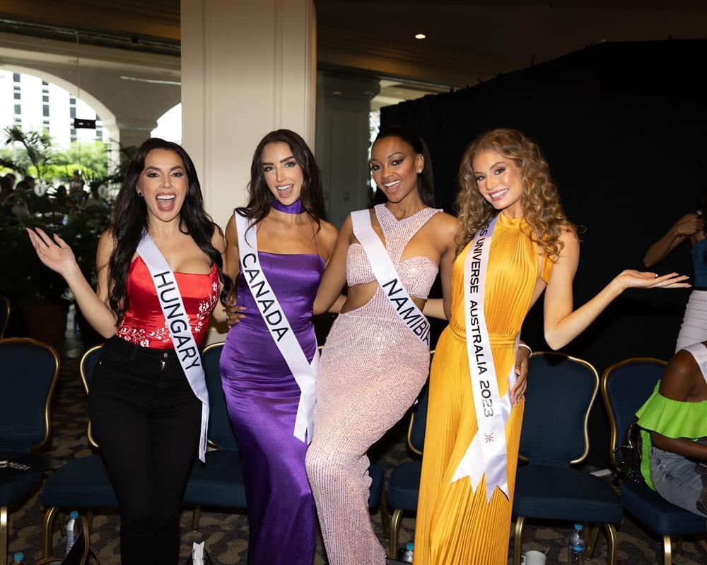 Thời trang nhập cuộc của dàn thí sinh Hoa hậu Hoàn vũ-2