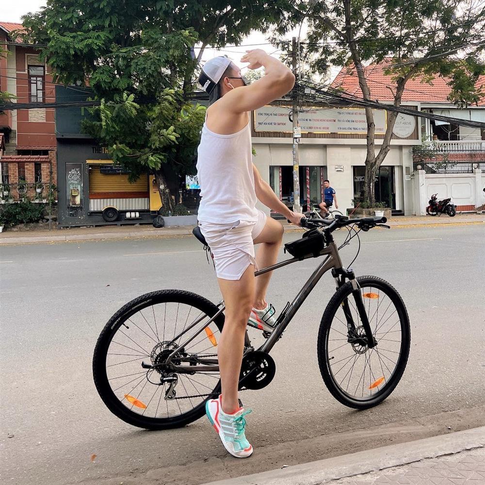 Đọ body 6 múi, tài sản khủng của 2 MC Việt bị chê mặt đẹp, dẫn đơ-8