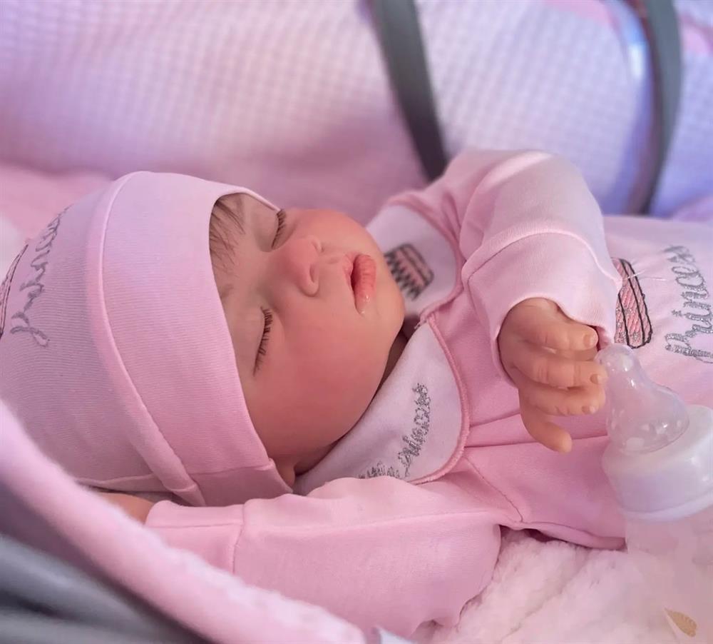 Thú vui sưu tầm búp bê tái sinh trông giống hệt trẻ sơ sinh-2