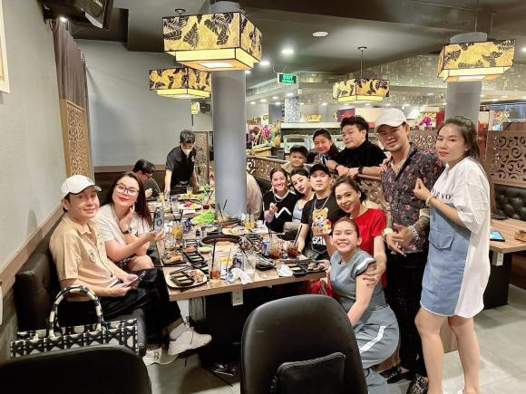 Con trai nuôi của cố NSƯT Vũ Linh - Vũ Luân và Hoa hậu Phương Lê chuẩn bị kết hôn, hé lộ luôn thiệp cưới?-2