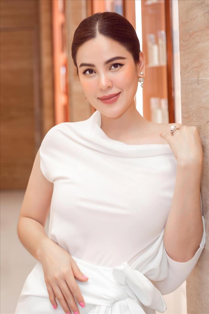 Con trai nuôi của cố NSƯT Vũ Linh - Vũ Luân và Hoa hậu Phương Lê chuẩn bị kết hôn, hé lộ luôn thiệp cưới?-4