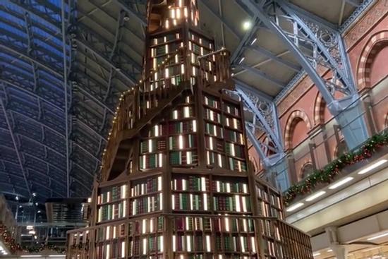 Cây thông Noel độc đáo tại ga St Pancras gây 'bão mạng'