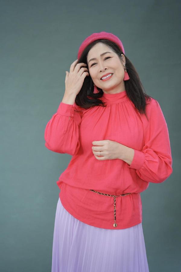 Giảm 14kg ngoạn mục, sau nửa năm, sắc vóc đời thực của NSND Hồng Vân thay đổi gây ngỡ ngàng-2