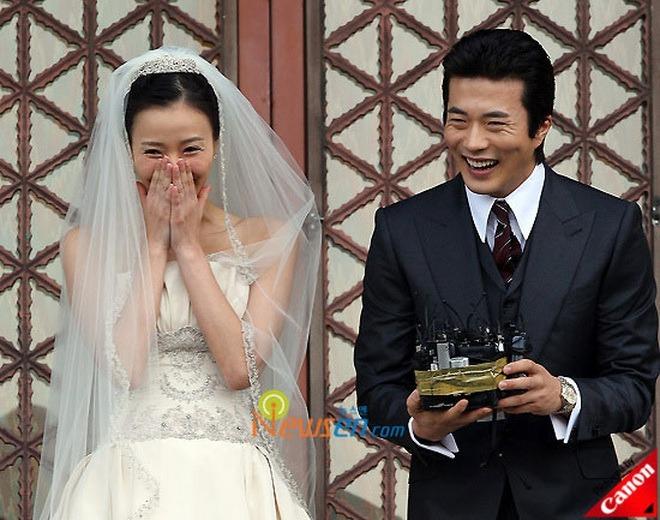 Con gái 8 tuổi kiểm tra điện thoại xem Kwon Sang Woo có ngoại tình không, vợ Á hậu phản ứng bất ngờ-4
