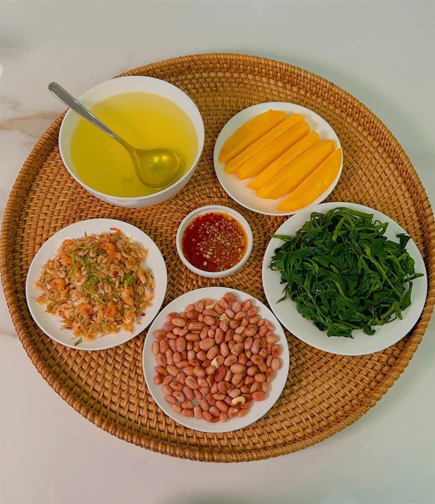 Vợ đảm ở Thanh Hóa gây sốt với loạt mâm cơm 20.000 đồng-1