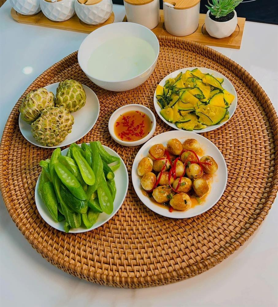 Vợ đảm ở Thanh Hóa gây sốt với loạt mâm cơm 20.000 đồng-2