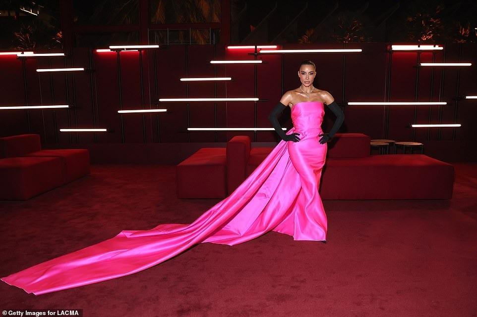 Kim Kardashian, Jennifer Lopez khoe sắc quyến rũ tại dạ tiệc của Gucci-1