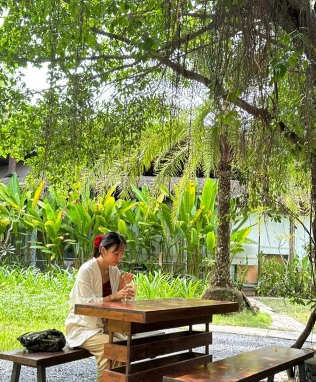 Nữ hoàng gợi cảm Lee Hyori mê cà phê vỉa hè khi tới Việt Nam-4