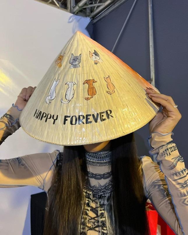 Nữ hoàng gợi cảm Lee Hyori mê cà phê vỉa hè khi tới Việt Nam-13