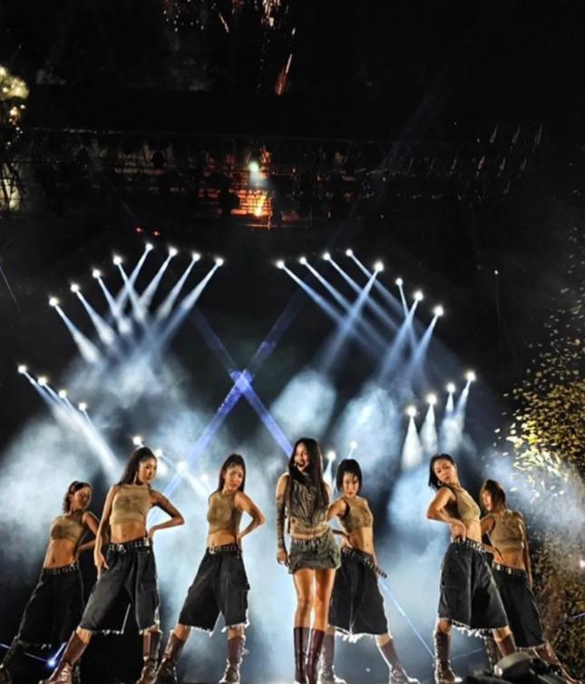 Nữ hoàng gợi cảm Lee Hyori mê cà phê vỉa hè khi tới Việt Nam-9