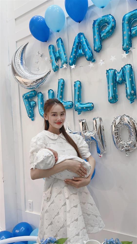 Trường Giang và Nhã Phương mừng đầy tháng con trai thứ hai-2