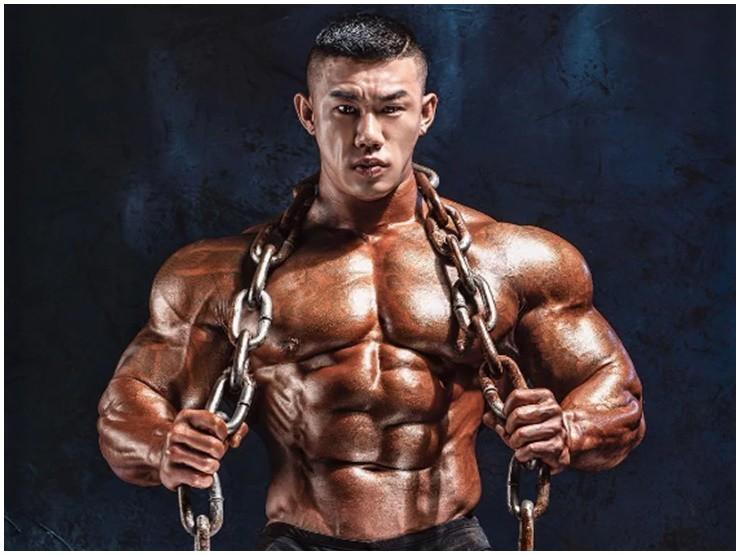 Nam nhân mình đồng da sắt nổi danh xứ Hàn, diện mạo người vợ còn gây choáng hơn-1