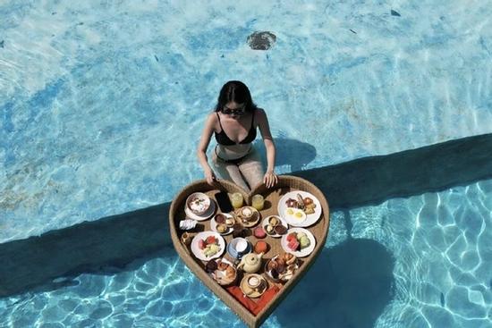 Trào lưu mới lạ: Ngủ ở khách sạn đắt đỏ gần nhà thay vì du lịch nước ngoài