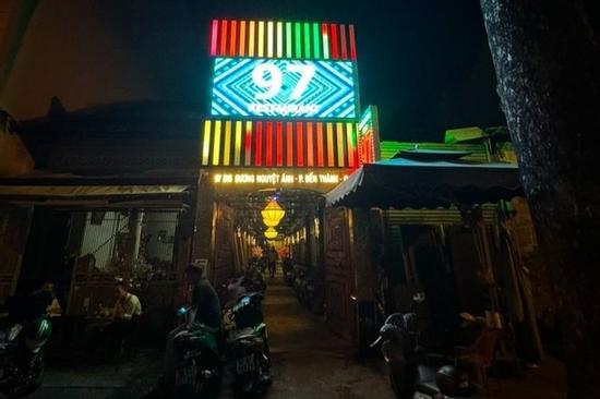 Nhà hàng ở trung tâm TPHCM 'nuôi' 60 tiếp viên nữ để múa sexy, bán dâm