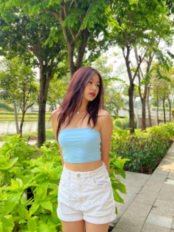 Nhan sắc tuổi 18 ngọt ngào của con gái nhạc sĩ Lưu Thiên Hương: Chăm diện đồ sexy, nghiện gym giữ dáng-8