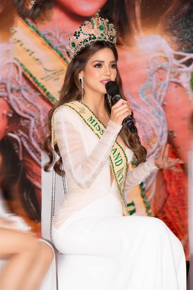 Đương kim Hoa hậu Hòa bình từng muốn thi Hoa hậu Hoàn vũ-1