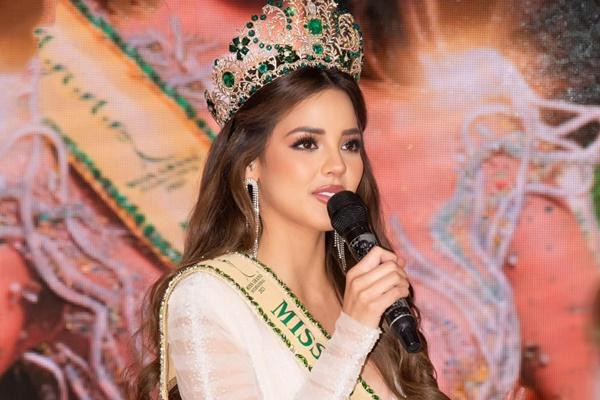 Hoa hậu, Á hậu Hòa bình vừa đăng quang đã phải livestream bán khô gà cho ông Nawat-3