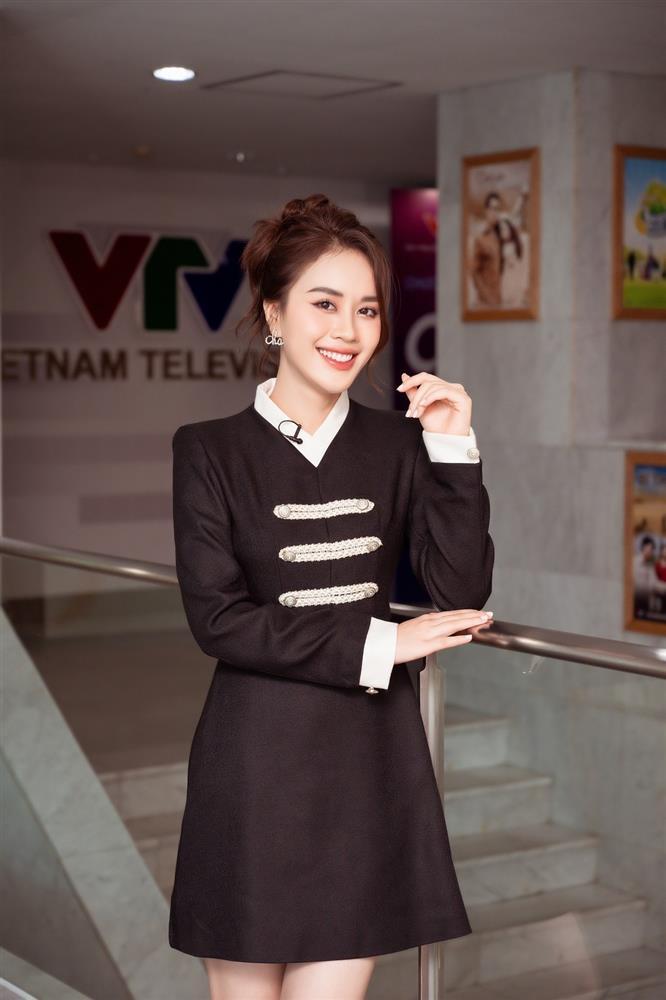 Nữ MC VTV xinh đẹp có cuộc sống sang chảnh, sắp sinh con đầu lòng-1